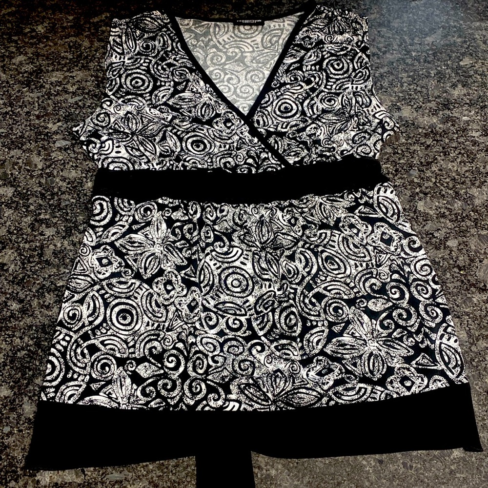 Large black and white tie back top